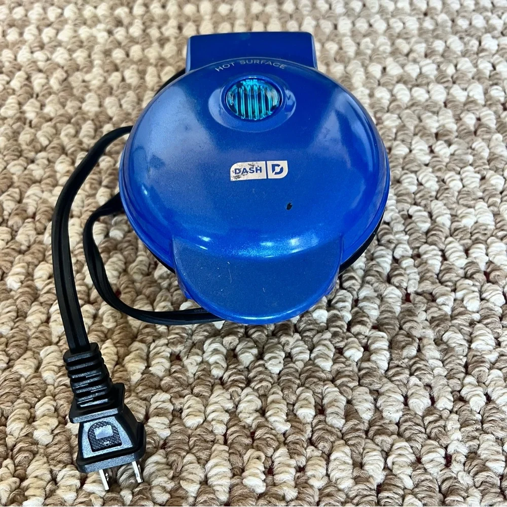 Blue Star-Shaped Waffle Maker